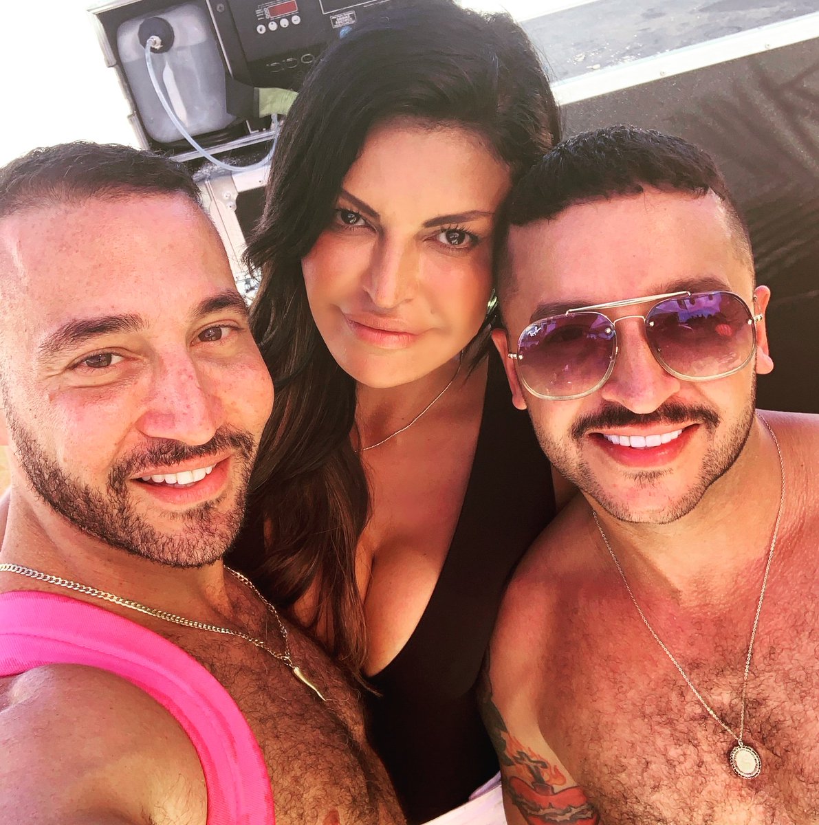 JenniferGimenez's tweet photo. When Hollywood meets in South Beach for a great cause. #Winertfest2019 #OPENARMSATWPF event raised millions of dollars for the National LGTBQ Task Force.💃🌈🏖️
I got to spend time w these 2 gorgeous men, my BFF Peter & my love @jairodriguez
xoJG💋
#SoberAF #LGBTQ #SoberIsSexy https://t.co/2ZYD8KtWIK