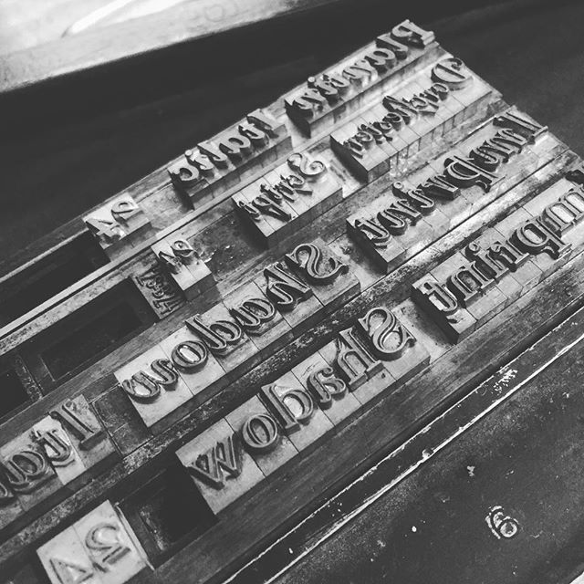 redbuttonpress's tweet photo. Just making labels for my type today.
#letterpress #typography #sorting #type #leadtype #reference #littlejobs #labels #tidyup #printing #letterpressprinting #printedbyhand #traditional #sorts #printingoffice #studio #artstudio #printmaker #traditional … https://t.co/C4jZ5ehRhD https://t.co/VODWhKlZQk