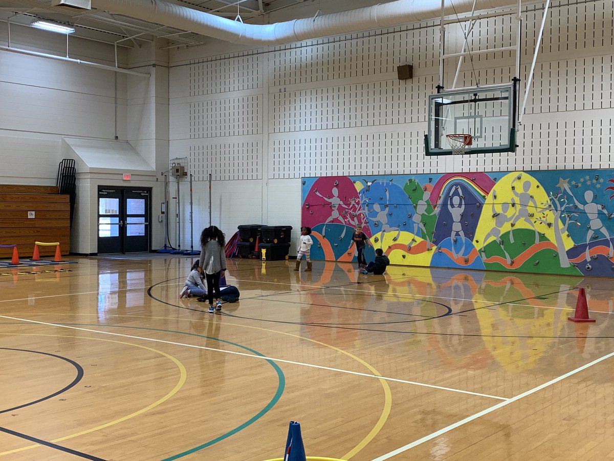 Kirstiebolton78's tweet photo. A little basketball &amp; games for K-1st on this cold afternoon. WE love our gym time! 🏀⛹️‍♂️⛹🏻‍♀️ #educarelovessports #getmoving #shootsomehoops #gymtimefun https://t.co/5MpMzrJAf5