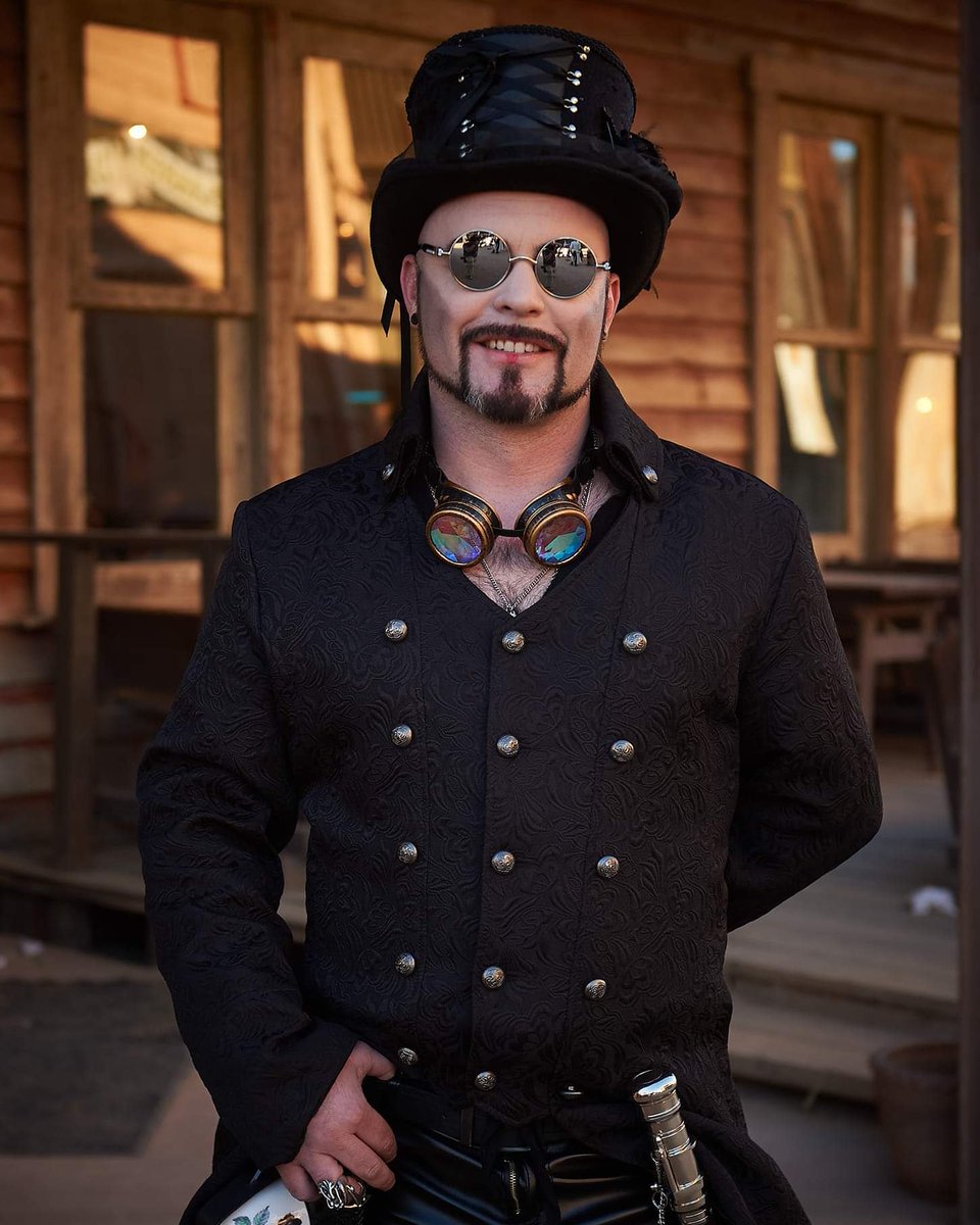 wildwildwestcon's tweet photo. Wild Wild West Con is the perfect time to display your best goggles and eye wear; it is never out of fashion!
Photo courtesy of Paul Davis of Paul Davis Photography
#wwwc8 #wildwildwestcon2019 #steampunksinspace #galacticsteampunkfederation #steampunk #steampunkfashion https://t.co/u8XkLkuwpP