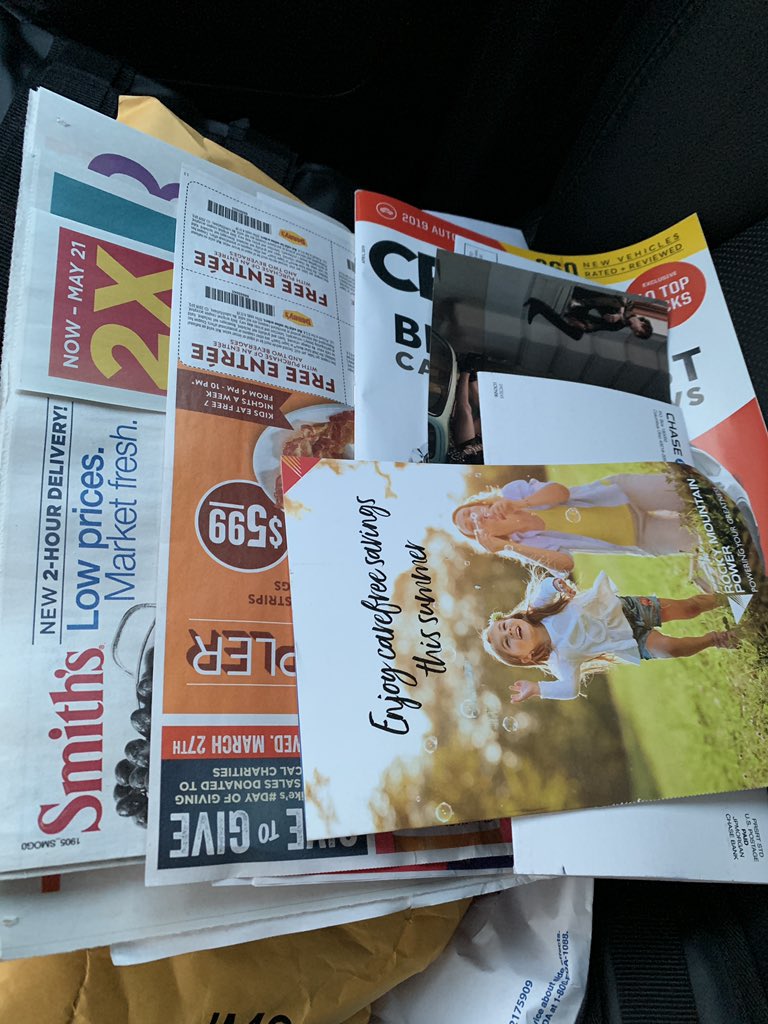 JakeLouisButler's tweet image. Hey hipsters, will the green new deal put a stop to the 37 trees with of junk mail I get? If so you just got yourself a supporter.