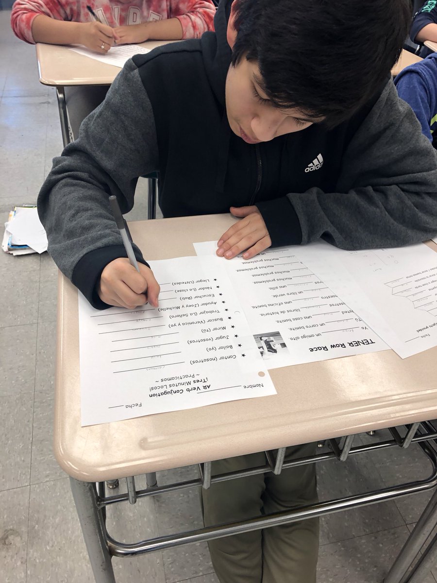 MrsBuckshaw's tweet photo. Why not turn a warmup grammar worksheet into a fun competitive activity? “Tres minutos locos” 🤪 to conjugate the verbs quickly & correctly all in 3 minutes! #SpanishClass #ARVerbs https://t.co/p62wbEK0LM