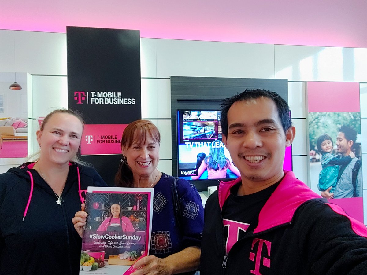 Another happy customer.  Being a success coach herself, she knows a good book when she sees one. 😁 Get your #slowcookersunday cookbook today!  All proceeds goes to #FeedingAmerica + you get $20 off your accessory purchase. Win win and win!  #magentalife #OCS #coastalcalifornia