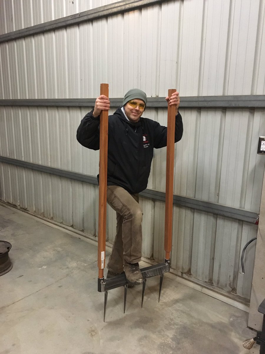 ksbandman's tweet photo. So far, I have built a welding table, 2 vise stands, and a #broadfork with my #LincolnElectric MIG welder. I am getting better at this. @LincolnElectric #diy #gardentools https://t.co/zrisnOnKuS