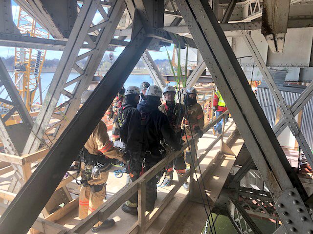 dcfireems's tweet photo. Even before they rescued a worker 120 feet up a radio tower, these members of #DCsBravest Special Operations Division had already today braved bitter cold and wind under the Memorial Bridge to practice their rope rescue techniques. We train like we fight, &amp; fight like we train. https://t.co/dxt8AbrpA1