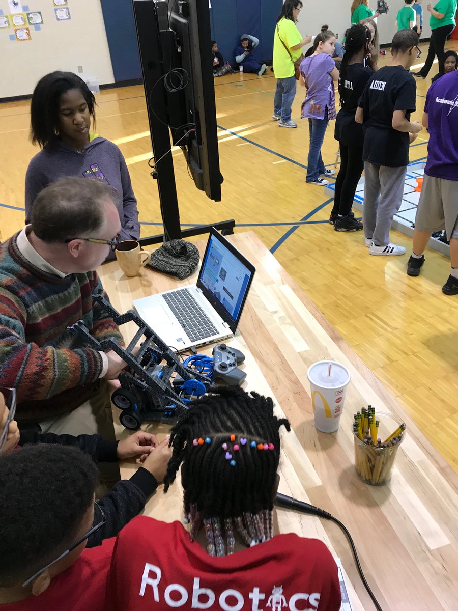 CarlaJAcademics's tweet photo. A great turnout at the LT VEX Robotics Friendly at Indian Creek. #AcceleratingStudentAchievement! @IC_Explorers https://t.co/9aHe0uBU0E