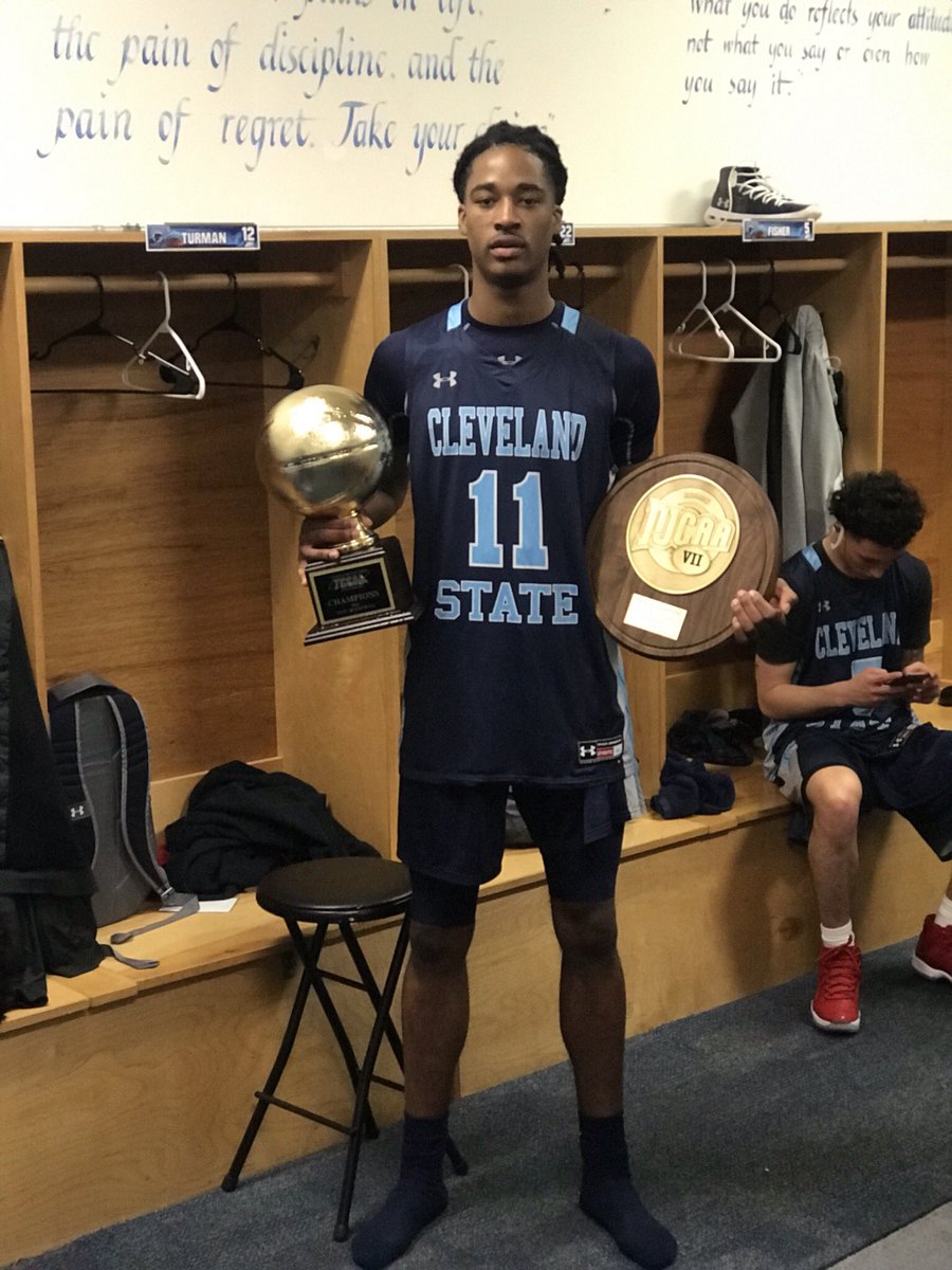 hicks_quez's tweet photo. Conference Championship 🙏🏾🏀 I Just want to thank god for this 💯 National Tournament here we come https://t.co/MxDvYKfbE2