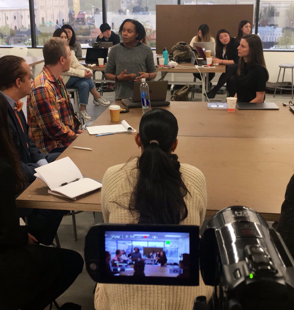 designmattersCA's tweet image. “FOR THE FUTURE: Connecting Underserved Young Parents with Vital Resources” Midterms |@artcenteredu students presented interaction design concepts &amp;amp; branding ideas for a new mobile health program w/ @SentientRes targeting young parents. #designmatters #cocreation #designeducation