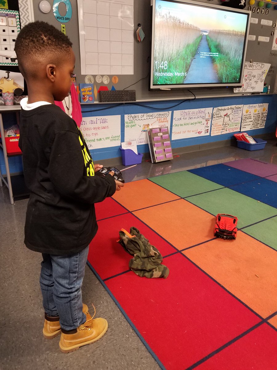 halpin1stgrade's tweet photo. This sweet boy cashed in his @PBISRewards points for show and tell. Of course, we all had to get a turn! ❤ @TCBOE_LES https://t.co/uw1H6ODZYS