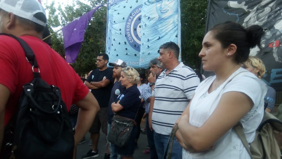 IntersindicalD's tweet photo. Hoy acompañamos a la comunidad de Moreno en su reclamo de justicia por Sandra y Ruben y por condiciones dignas de trabajo
Emociona ver el compromiso y el amor del pueblo morenense
#SandraYRubenPresentes #IntersindicalDDHH #LesTrabajadoresSomosLaPatria https://t.co/B9yTV9Btg2