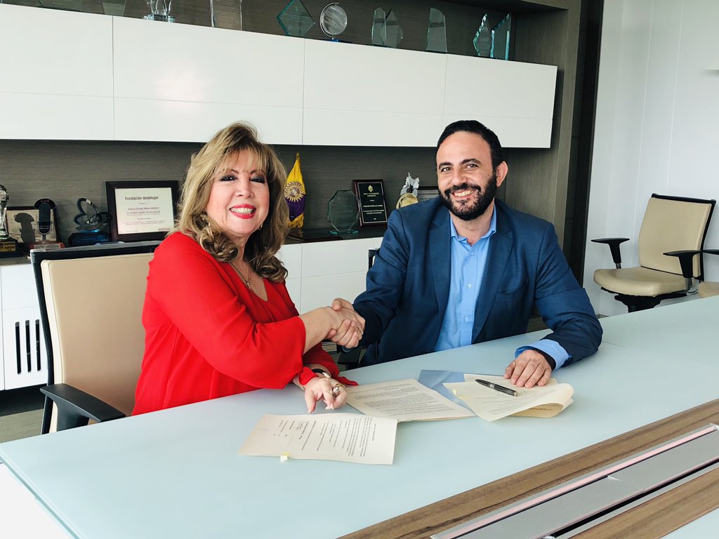 al1_levy's tweet photo. @BNPParibas is proud to sign today a contract with @delamujer (represented by its president @teresapradag ), a #microfinance
institution based in Colombia to support the development of #green Microfinance products in partnership with @UNEnvironment and @YAPU_Solutions https://t.co/fKUb5oSCsi