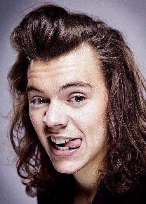 onlyangelmylove's tweet photo. Just look at his face! 
#StillTheOne #BestCoverSong #iHeartAwards @Harry_Styles https://t.co/4EXBzULLsg
