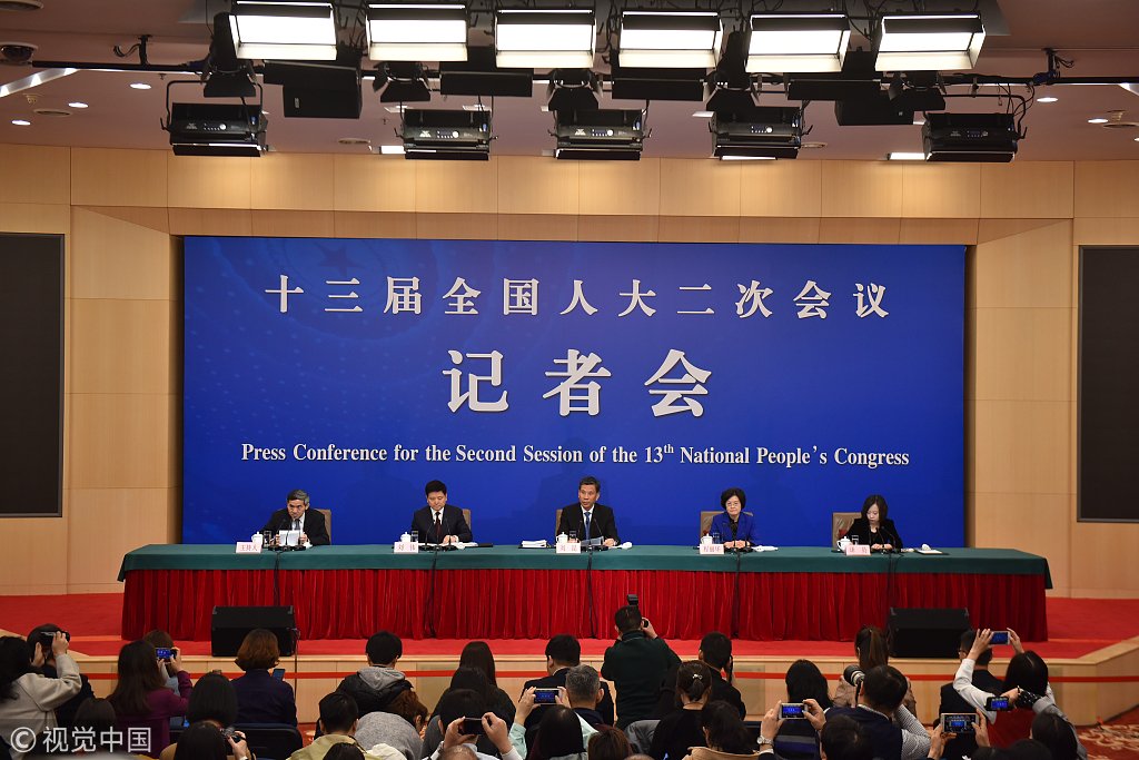CGTNOfficial's tweet image. China's finance vice minister on tax and fiscal policy support for SMEs: 
- Plans to raise upper fixed-asset threshold for SMEs
- Support for farmers starting small businesses 
- More access to financing #TwoSessions 
 
Live: goo.gl/XH99PA