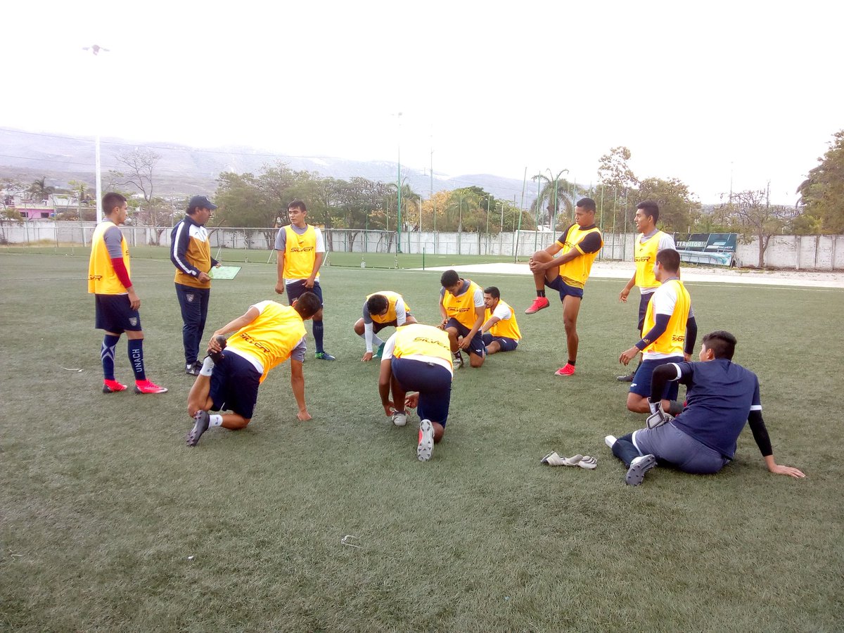 OCELOTES_UNACH's tweet photo. #MisOcelotes no bajan los brazos y ya se preparan para la "caza" del súper líder, Mineros 👊⚽🐆 https://t.co/smd5vvk95d
