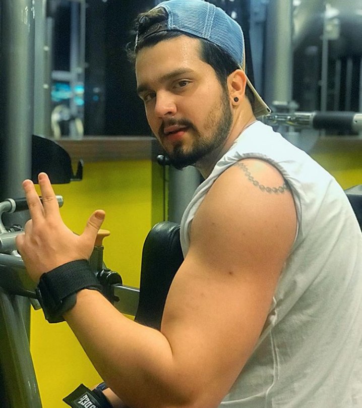 keridasdols's tweet photo. eaí? nós trinques depois desse carnaval? chega junto na glicose que resolve👀😂 | atualização via Instagram @luansantana 
#luansantana 
*Shaii https://t.co/LsdedLL4vc