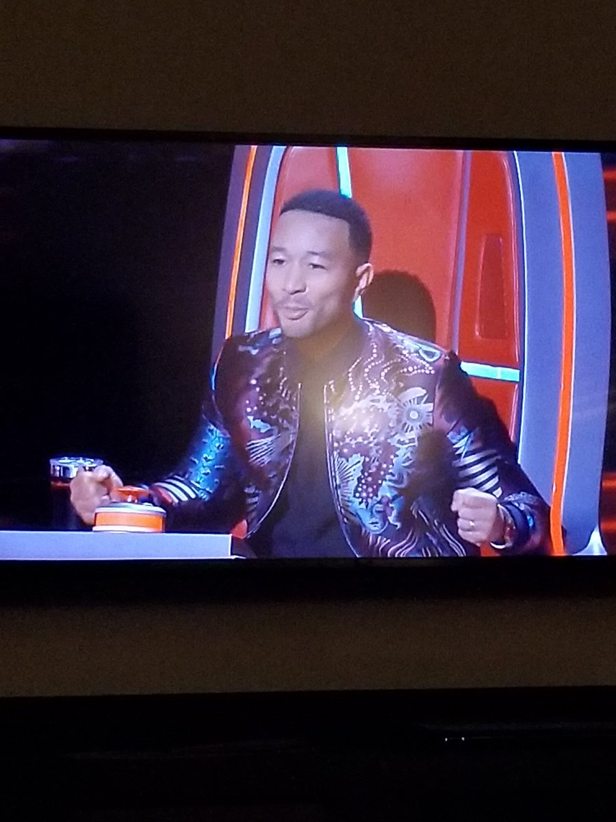 Does anyone know where one can buy <a href="/johnlegend/">John Legend</a> 's jacket? #VoiceBlinds