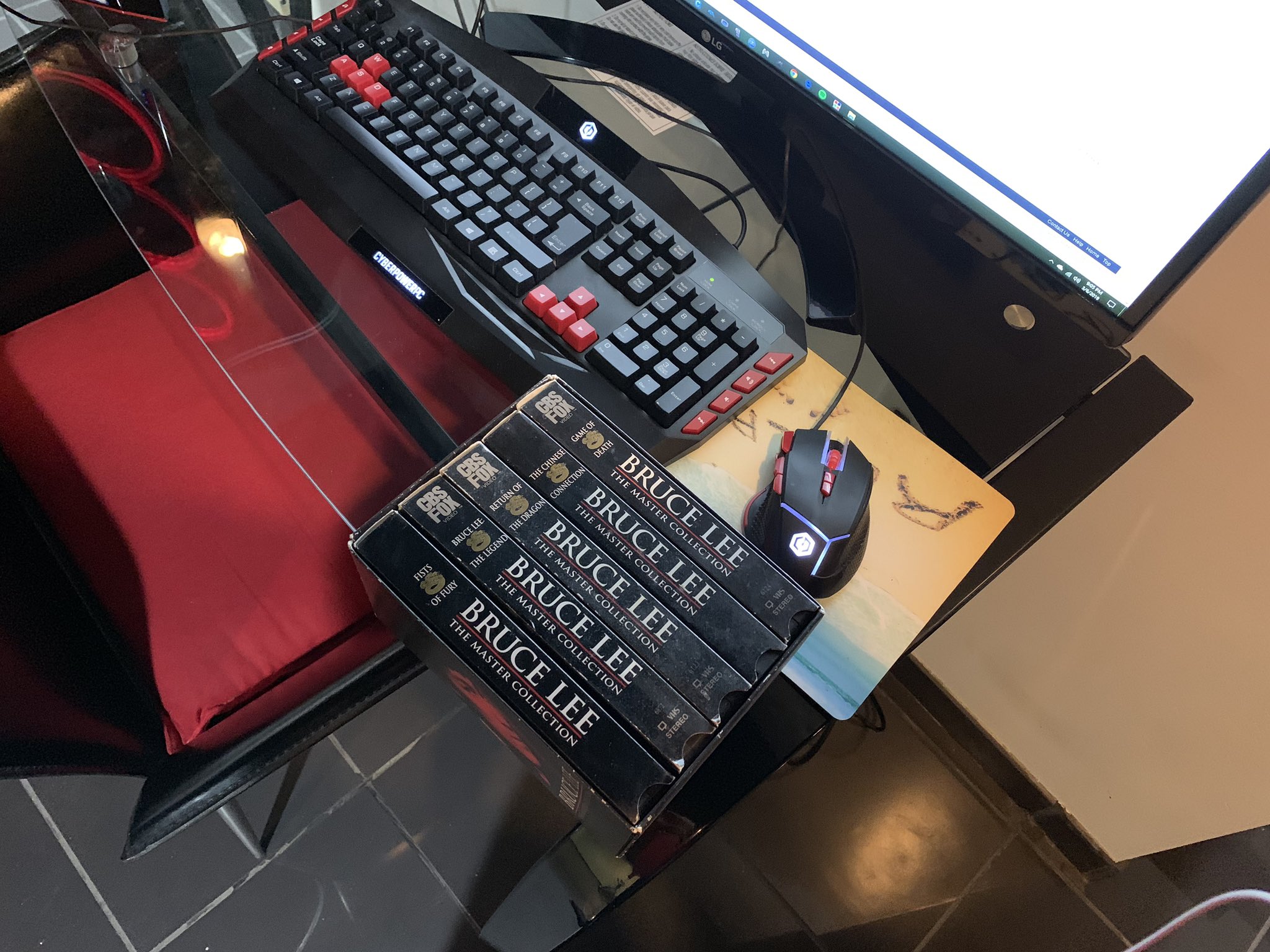 D1BkSPtWwAAPG2g.jpg:large