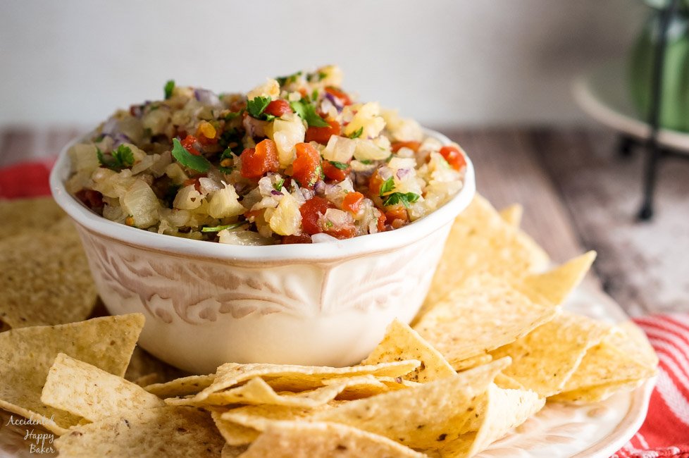 AHBamy's tweet photo. Pineapple salsa is fresh and fruity, spicy and sweet, and takes less than 5 minutes to throw together. @DoleSunshine #DoleSnacking #SharetheSunshine #ad https://t.co/6V4FNPBzbl
