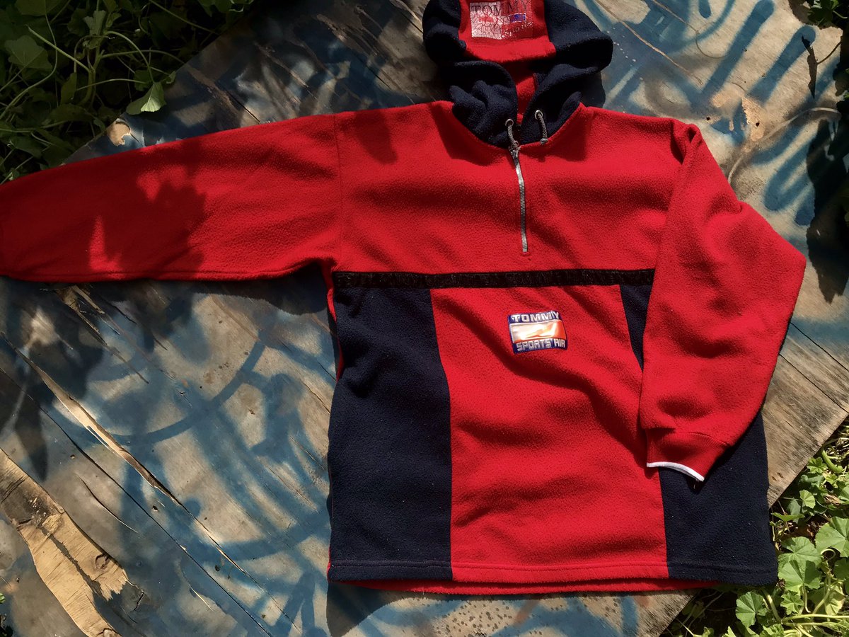 TruthVintageCo's tweet photo. Crazy Vintage Tommy Hilfiger Sports Sweater going out on Sale Now!!🤩🛷🎸Link in Bio🚨 https://t.co/0iJb1n0l9O
