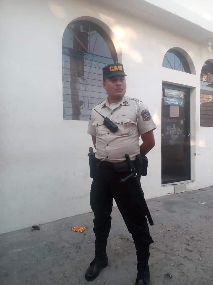 sitrasoya's tweet photo. Agente del CAM José Orlando Guillén Rivera agredió esta tarde a dos compañeras sindicalistas rociando gas pimienta en su rostro, en un acto de cobardería emanada por el Alcalde Elmer Cardona,  las compañeras afectadas fueron atendidas por Comandos de Salvamentos. https://t.co/XXsOGxLkRh