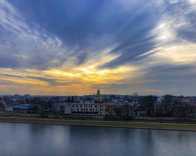 ix_stark's tweet image. I don't mind the cold. I mind not being with you so we can share a big cup of hot wine
---
#Chapter93 🅾 #LightThroughLenses #AndThenThroughLetters #ShortWritings #wandering #VistulaRiver #Krakow #Poland 🇵🇱 ift.tt/2IXrhmD