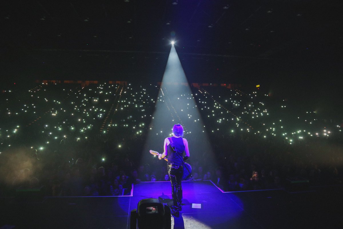 mtrench's tweet photo. Thank you Windsor! ❤️ #SuspendingGravityTour https://t.co/hGvw9jIVWZ