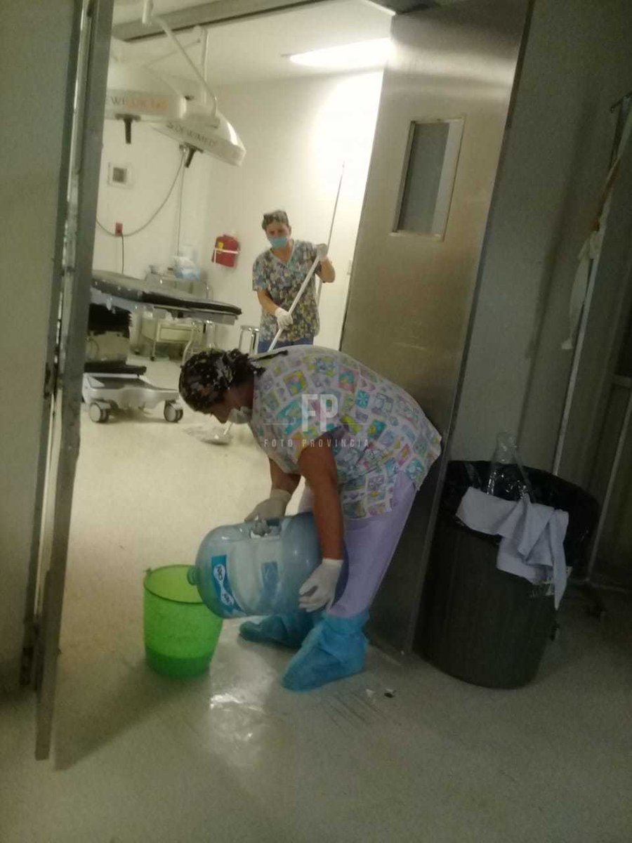 #DenunciaCiudadana #Morelia 
Personas muestran inconformidad ya que al parecer se registra un desbasto de agua en el Hospital Civil de Morelia.