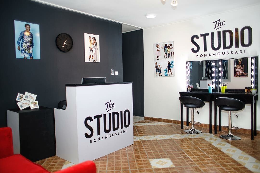 Ici c’est chez vous ✨

📍 Bonamoussadi carrefour Eto’o

📞 651963615 / 693875984

#thestudio #thestudio237 #photography #photographer #portrait #portraits #portraitshoot #familyphotoshoot #familyphotography #friendsphotoshoot #douala #cameroon #cameroun
