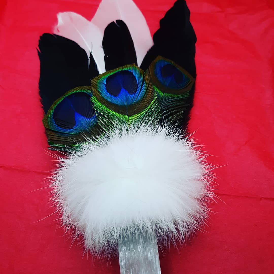 DegitanaV's tweet photo. #selenite handle #sacredspiritwands #abaloneshells #palosanto #sage #auracleansing #shamanism #healing #lightworker https://t.co/k2mUR9AZxx