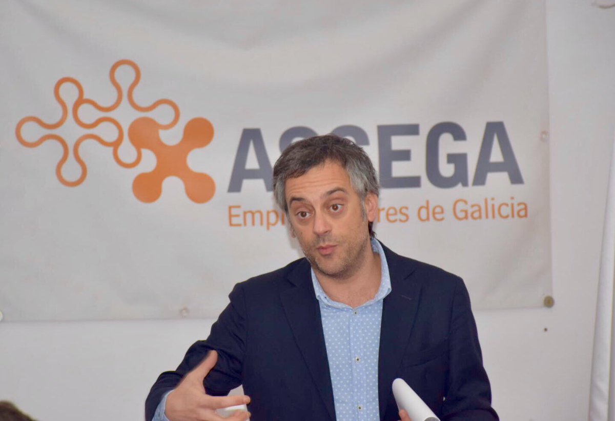 ASCEGA_'s tweet photo. Hoy nos visita @XulioFerreiro, candidato al ayuntamiento de A Coruña por @mareatlantica, para presentarnos su programa electoral.
#ASCEGA #SomosAscega #desayunosAscega #desayunospoliticos #coruna #Elecciones2019 https://t.co/i7lr5UQnov