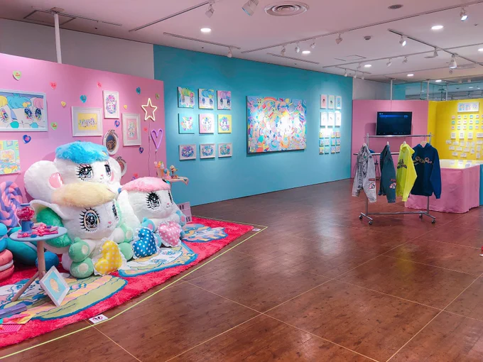 ?設営終了?
名古屋個展ついに明日からです?
最高にかわいい&amp;過去最高の原画数です?✊超頑張りました?
名古屋パルコ南館7階です?
わたしもほぼずっといるから話そう?在廊予定日、イベント日程は過去ツイートをご確認ください?‍♂️
https://t.co/NIUm9QdhG2 