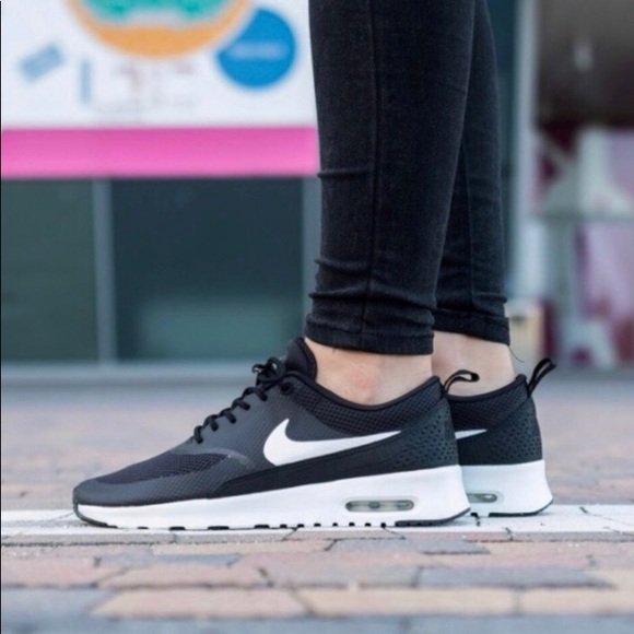 Misslively's tweet photo. So good I had to share! Check out all the items I'm loving on @Poshmarkapp #poshmark #fashion #style #shopmycloset #freepeople #nike #michaelstars: https://t.co/l7GfeQiTlL https://t.co/rIQNKOOFuQ