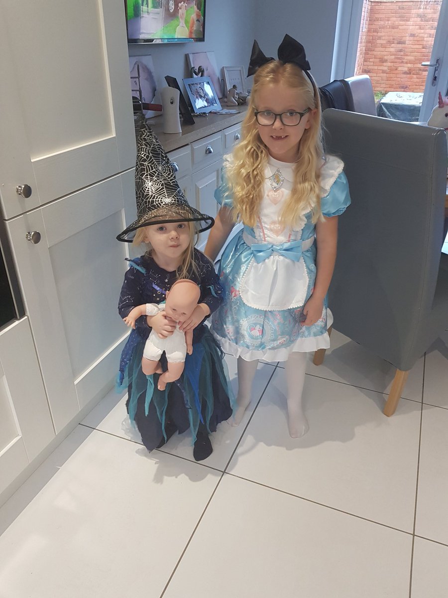 LightTouchMT's tweet photo. My world on World Book day! 😍 #aliceinwonderland #roomonthebroom #worldbookday  @Bournemouthecho https://t.co/Y8Aqn2o5Uh