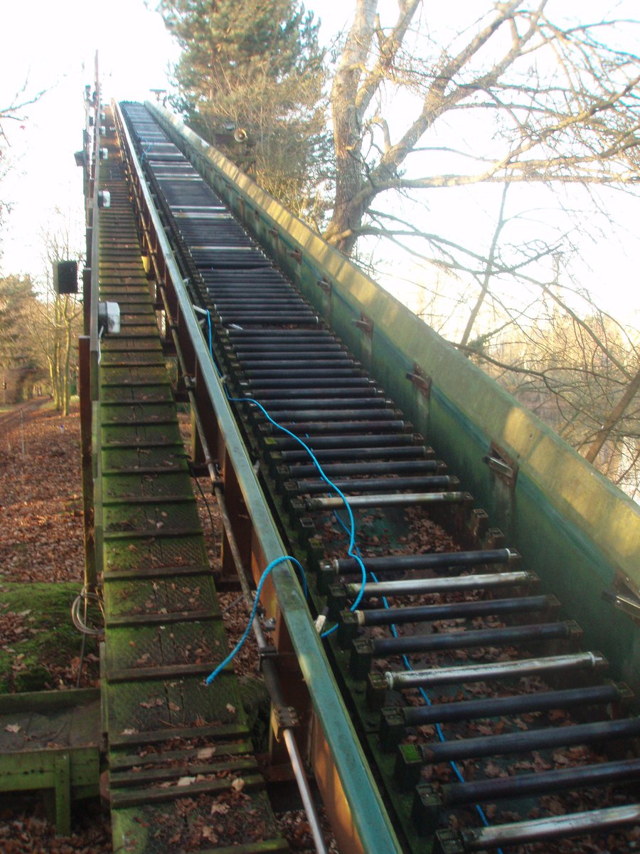 Neilfever's tweet photo. Farewell old friend. I wish Merlin had spent out on you rather than leaving you to rot! #LoggersLeap #ThorpePark #ThemeParks #UKsTallestLogFlume #TheMerlinWay https://t.co/88QUhJQPlp