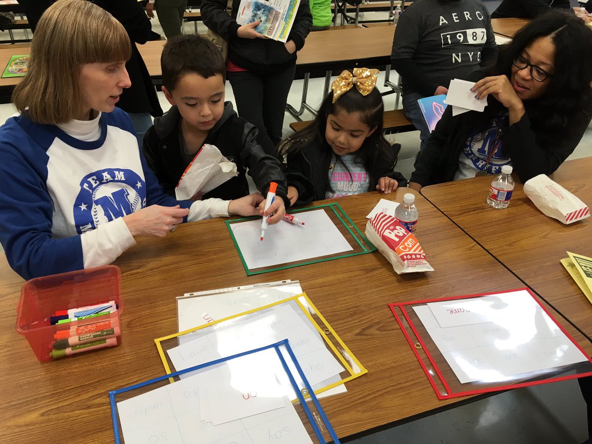 MerrifieldElem's tweet photo. THANK YOU Merrifield families for partnering with us for our Reading Literacy NIght! #GrowingOurReaders! https://t.co/GY299rVnZT