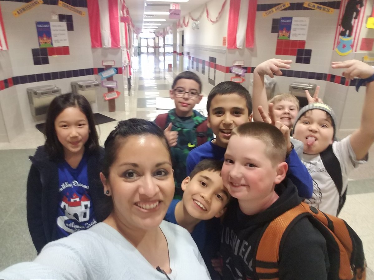 MrsPruenteCCE's tweet image. Robot Day at coding club! 
Even adding an extra half hour didn&apos;t give us all the time we wanted... drones,  spheros and meebots OH MY!
@CastlemanCreek 
@MISDFoundation Thank you for our coding grant! 
#codingatthecastle 
#thisismidway 
#thisiscce 
@JIMURobot 
@Sphero