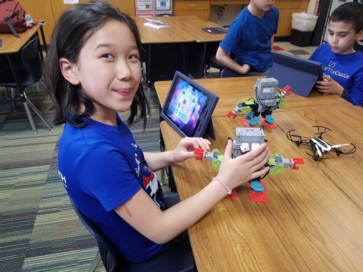 MrsPruenteCCE's tweet image. Robot Day at coding club! 
Even adding an extra half hour didn&apos;t give us all the time we wanted... drones,  spheros and meebots OH MY!
@CastlemanCreek 
@MISDFoundation Thank you for our coding grant! 
#codingatthecastle 
#thisismidway 
#thisiscce 
@JIMURobot 
@Sphero