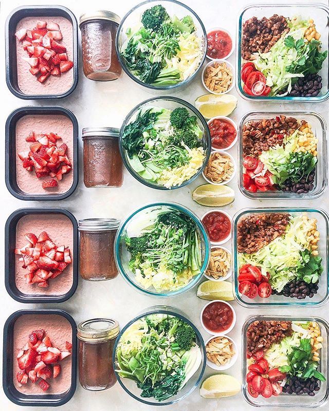 MealPrepster's tweet photo. Midweek meal prep inspo! Tag friends to share the goods! 🙌🏻
.
One of my most favorite food preps yet 🌱
.
🌿Chocolate coconut chia pudding + strawberries
.
🌿Nourishing slow-cooked miso ramen broth + rice ramen (@lotusfoods) + all the green veggies (bab… https://t.co/RCmI2ZAPsT https://t.co/Dk1utCZMC7