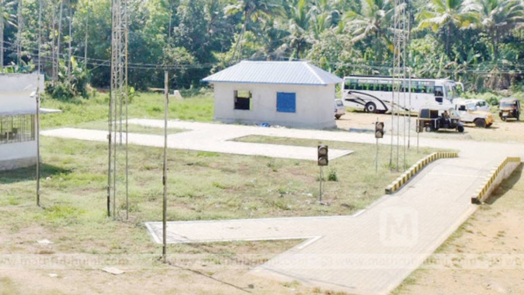 mathrubhumi's tweet image. പരീക്ഷയുടെ വീഡിയോദൃശ്യങ്ങള്‍ തത്സമയം റെക്കോഡ് ചെയ്യും. ഫലവും അപ്പോള്‍ തന്നെ അറിയാന്‍ സാധിക്കും. ഓണ്‍ലൈന്‍ വഴിയാണ് രജിസ്ട്രേഷന്‍ mathrubhumi.com/auto/news/auto… #LicenceTest #AutomaticTestingStation #Auto