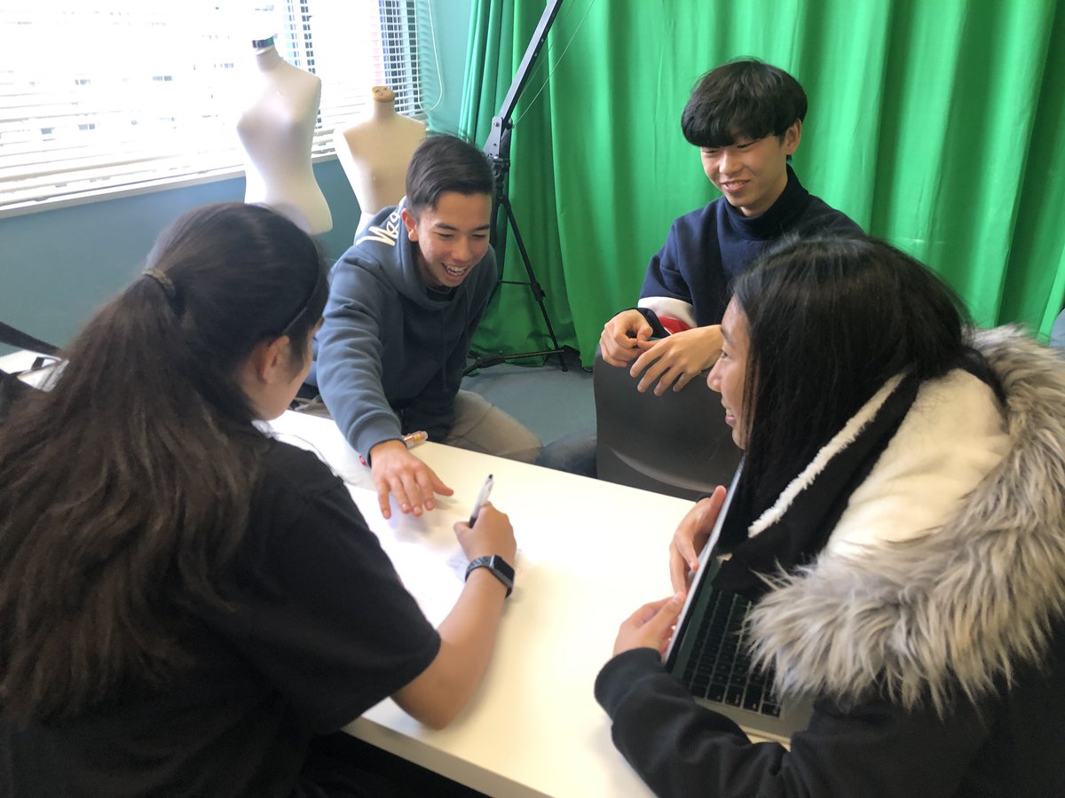 edtechlee's tweet photo. Brainstorming by word association! The Grade 9 kids are in the Investigate part of their final unit—the Start Up unit. 

We are going from idea -> prototyping -> product -> packaging &amp; marketing. 

#CAinspires https://t.co/4kJUMsqfGG