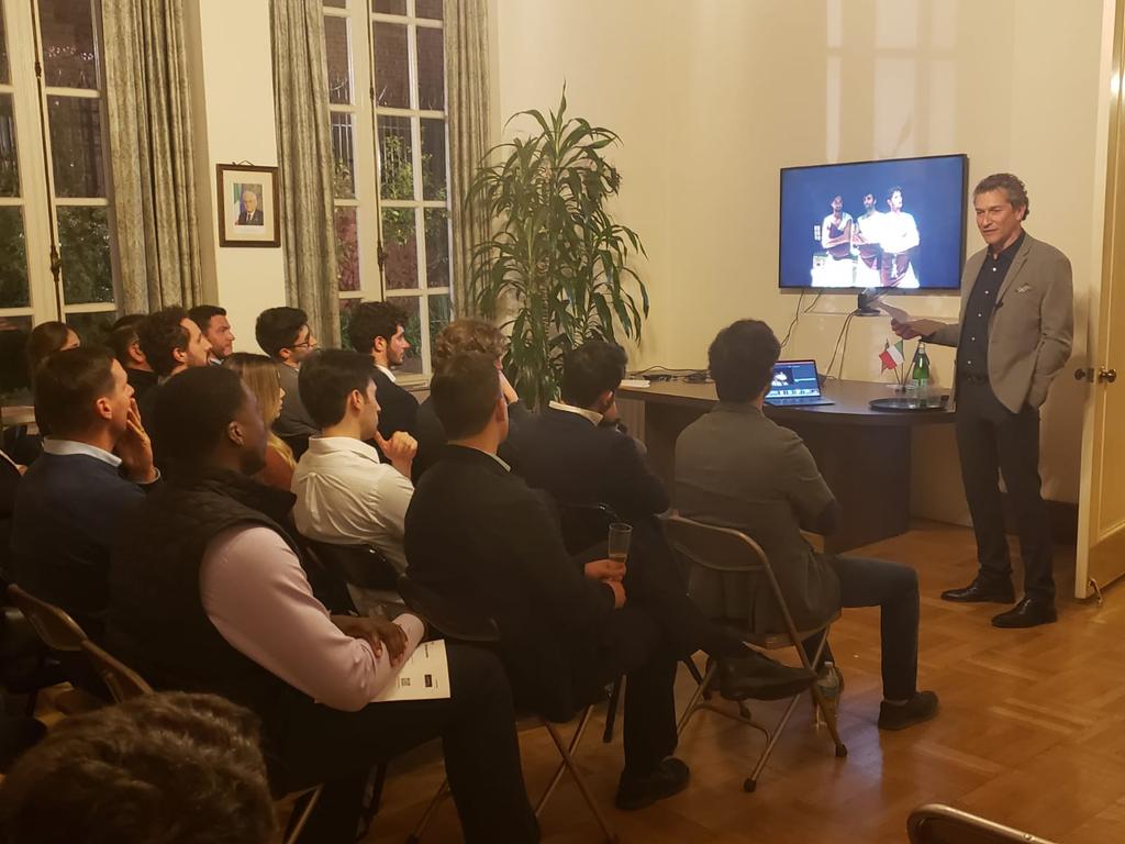 mmarinucci's tweet photo. they are simply the BEST - end of the 6-month program supported by @FulbrightIT - building the future generation of #innovation leaders #openInnovation #bestofItaly #changeitaly @MindTheBridge https://t.co/Km2loGsEYQ