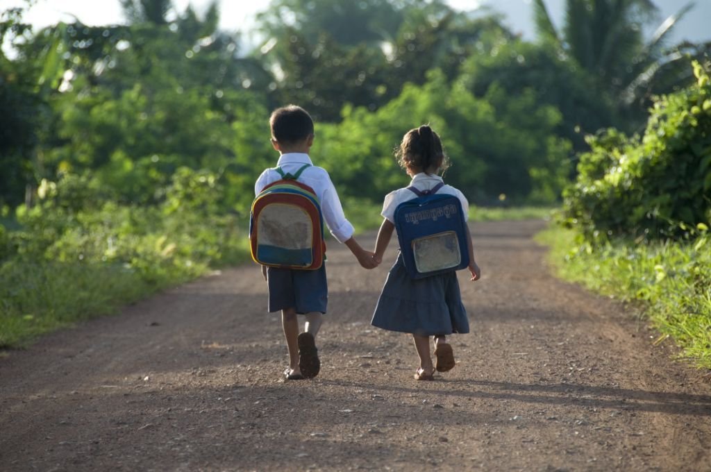 On #WorldBookDay, <a href="/welovereading/">We Love Readingᅠᅠᅠᅠᅠᅠᅠᅠᅠᅠᅠᅠᅠᅠᅠᅠᅠᅠᅠᅠᅠᅠᅠᅠᅠᅠᅠᅠᅠᅠᅠᅠᅠᅠᅠ</a> founder <a href="/Prof_RanaDajani/">Professor Rana Dajani رنا الدجاني</a> and Sally Beiruti explore the many #mentalhealth and #wellbeing benefits of #reading and #storytelling for children experiencing #trauma, stress and anxiety due to war and displacement.Full article: betweenbordersinternational.org/blog/we-love-r…