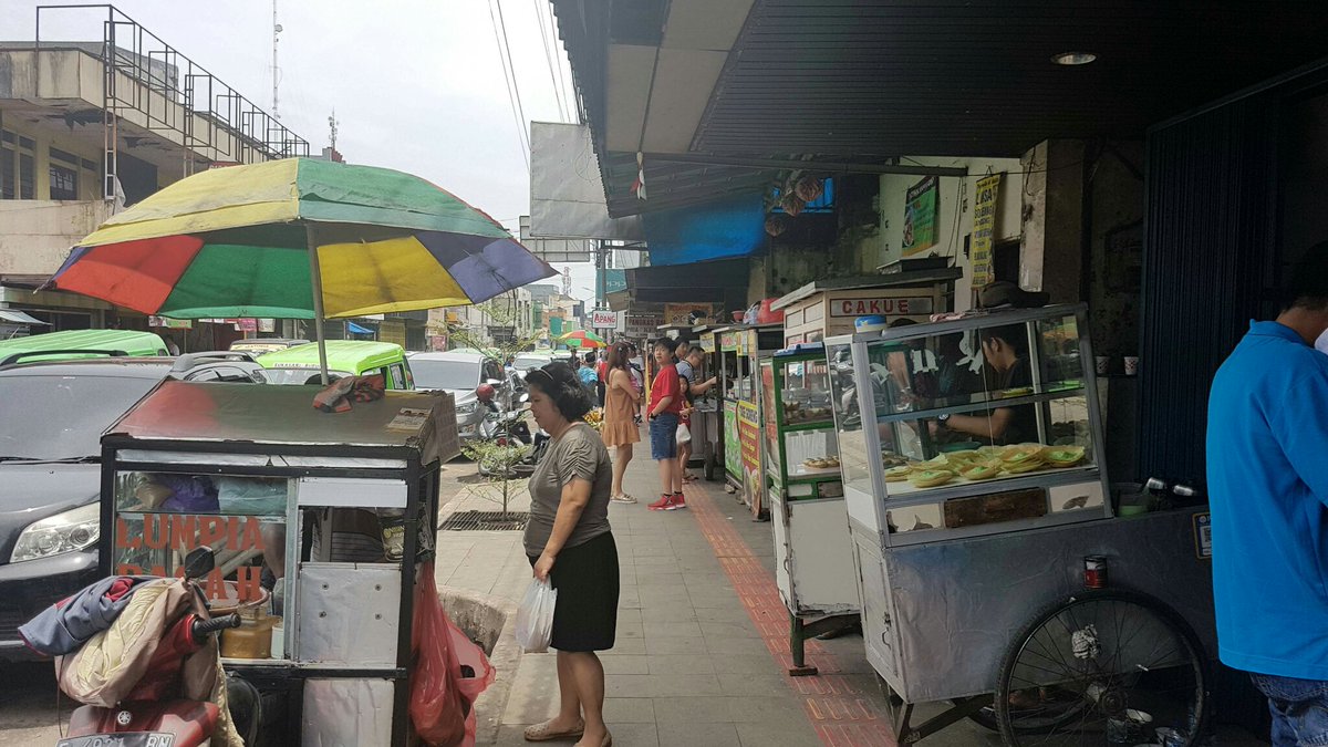 Pas banget makan siang d pusat kuliner Jln Suryakencana Bogor. Banyak pilihan. Cuma tolong pemkot agar sanitasinya dibenahi#pemkotbogor#