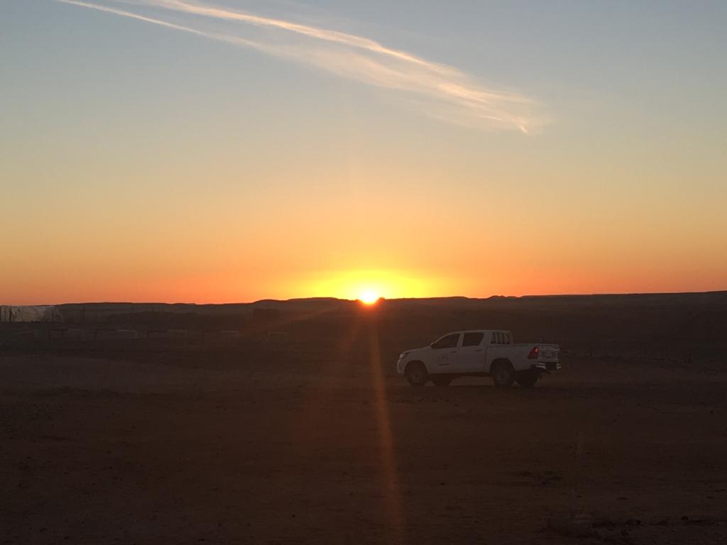 enyanin's tweet photo. Amanecer #SaharaOccidental https://t.co/11kehgd0H9