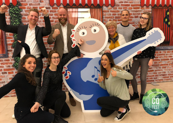nationalecqtest's tweet photo. De strijders van #APG zette het geheime wapen in ter voorbereiding en kreeg @HDLG_Groep op bezoek met een vrolijke noot. #CQtest #ExpeditieKlantcontact https://t.co/KBXEfoBF5w