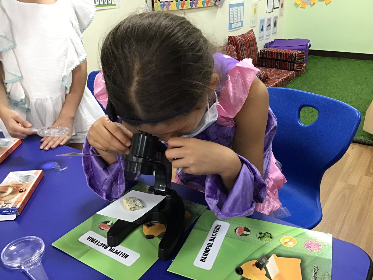DIAB_Grade2's tweet photo. Grade 2 studying mould as part of the Fungi Kingdom as well as useful and harmful bacteria,forming part of the Monera Kingdom #DIABgrad2 #DIABwearescientists  #DIABinquirers #DIABwatchusclassify https://t.co/9LdVkd435V