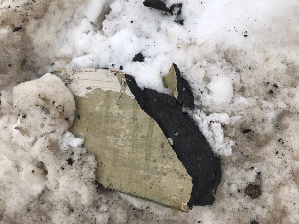 г.Самара, ул.Чернореченская 9, кв.18. Полнейшее бездействие властей и администрации. Писали, обращались - а в ответ тишина...В таких "прекрасных" условиях мы проживаем. Протечка кровли, обрушение фасада здания. Брошены на произвол судьбы. <a href="/D_Azaroff/">Дмитрий Азаров</a> <a href="/E_Lapushkina/">Елена Лапушкина</a> <a href="/SamMobilePriem/">Мобильная приемная Губернатора Самарской области</a>