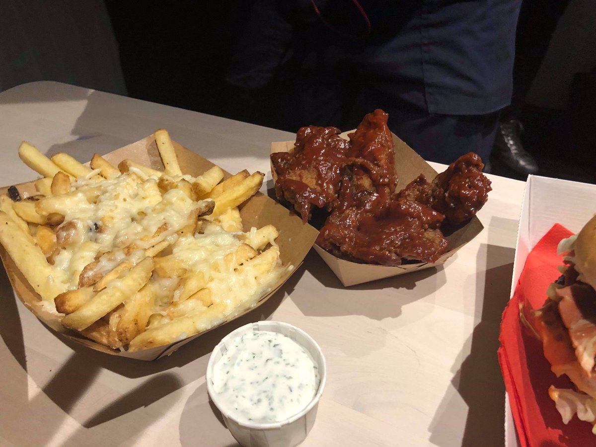 Hayley_TeaLady's tweet photo. Oh my god @GreazyVegan in cardiff is insane don’t even need to be vegan to enjoy how tasty the food is! If you was blind folded you would never have guessed it wasn’t meat! Absolutely stunning I am shocked #cheaptoo #worthateyguys🍔❤️👌🏼 https://t.co/vtg6iXTwtI