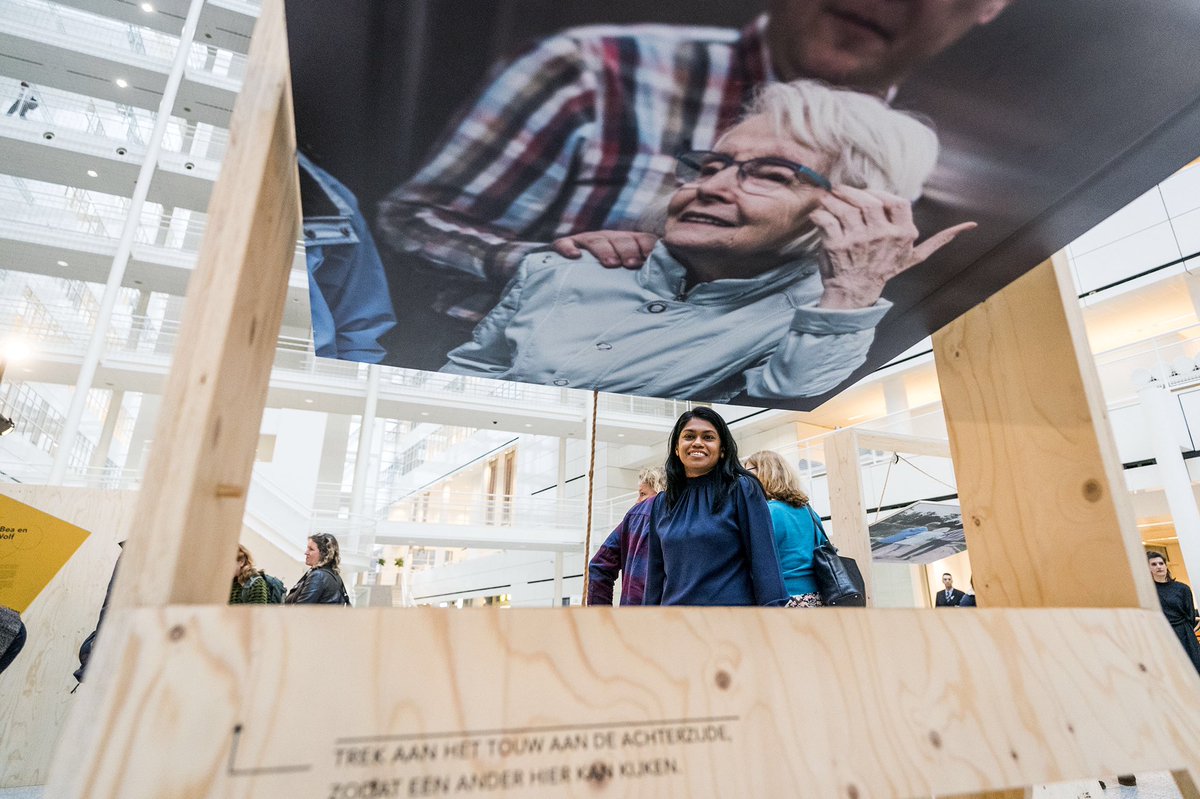 Mantelzorgers hebben een hele belangrijke taak, en daarom is het een van mijn speerpunten om hen maximaal te ondersteunen. Ik ben trots op de tentoonstelling Mantel der Liefde die je nu kunt zien in het stadhuis. Het laat heel mooi zien dat mantelzorg niet vanzelfsprekend is 💪