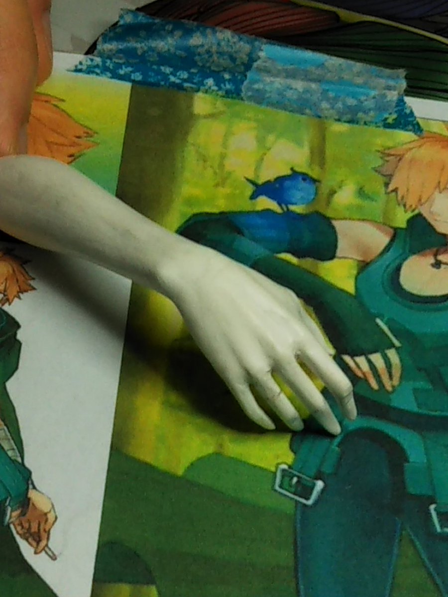 (フィギュア作りかけ画像)手はこれでいったんOKにして、肩を分割したら服を作り始めたい！もう３月だよ～。裸半身だけで半年かかってる！！期限ないとダメだなあ…